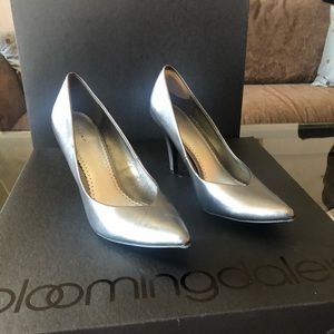Fioni Pumps